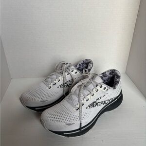 Brooks Ghost 15 White Gray Black Camo Athletic Running Shoes Size W8